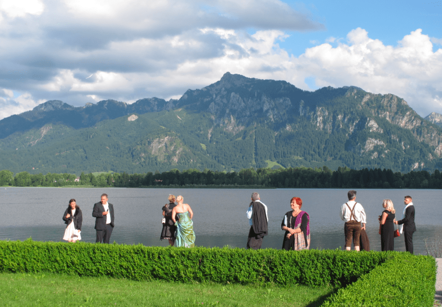 Ludwig II Am Premiereabend; im Garten des Festspielhauses © Kagelmann