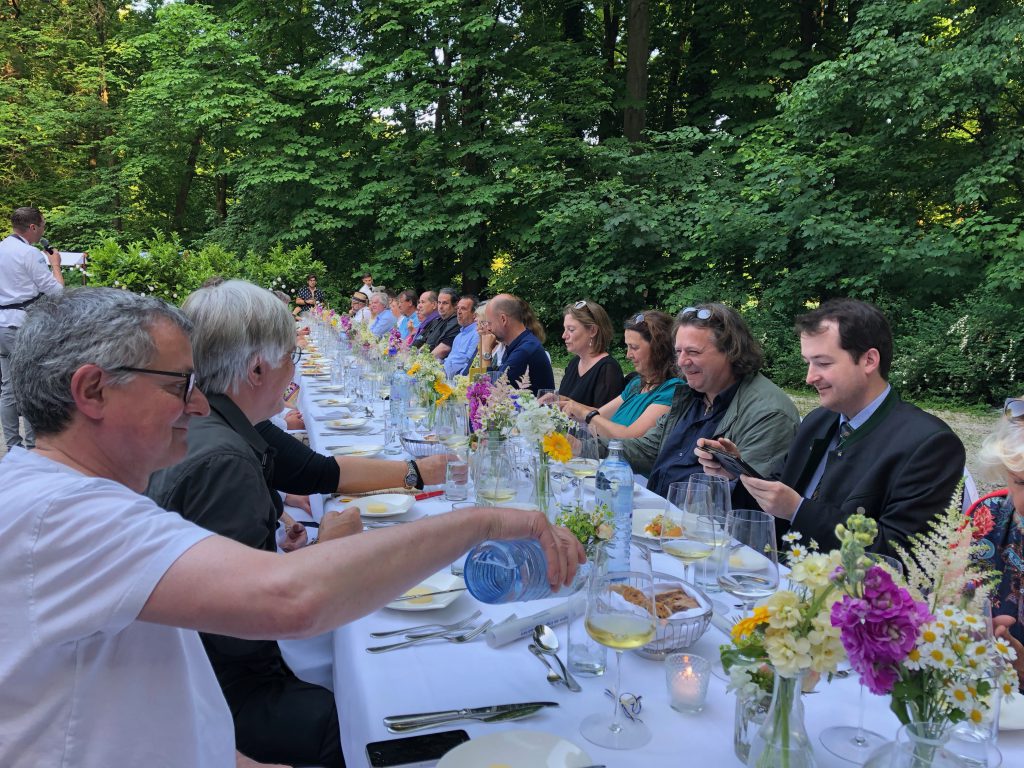 Niederosterreich Eine Tafel Versetzt Das Weinviertel Nach Munchen