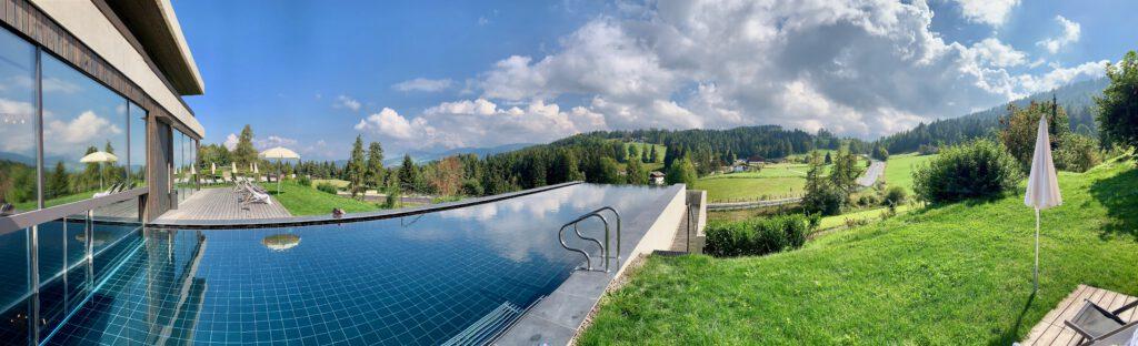 Hotel Pfoesl PanoramabildPool Anke Sieker